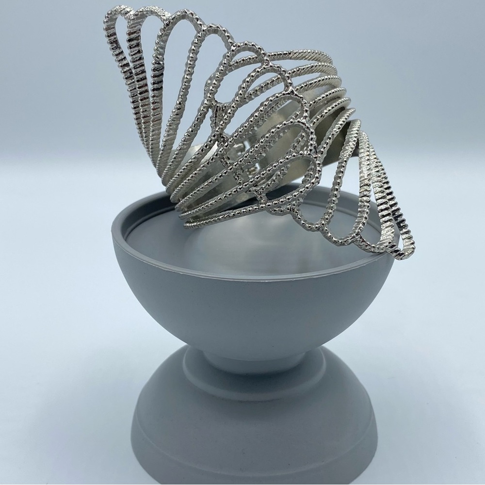 Vtg Silver Tone Chinese Fan Textured Hinged Clamp Cuff Bracelet